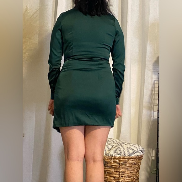 Dresses - Picture 2 of 3